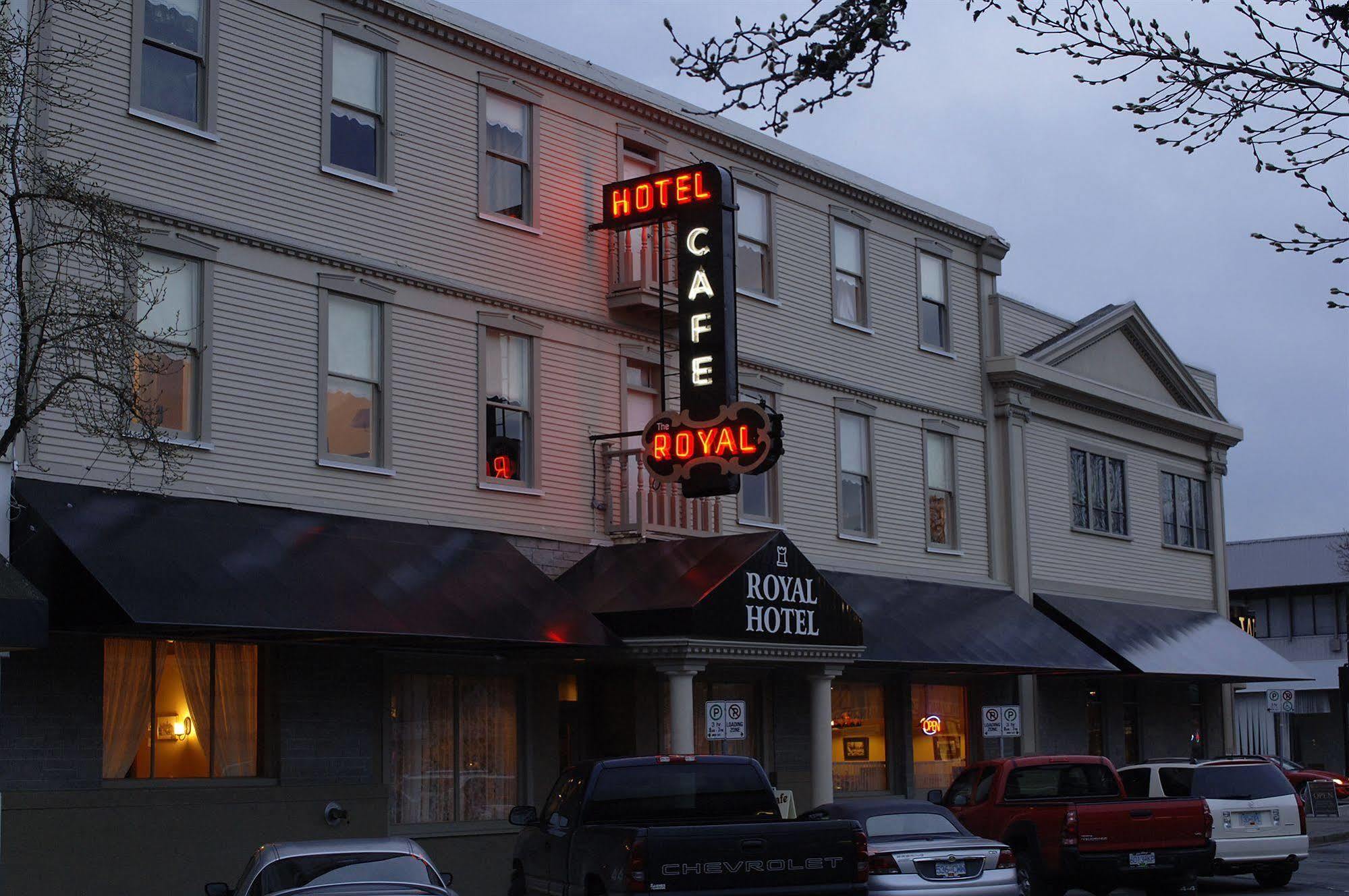 Royal Hotel チリワック エクステリア 写真